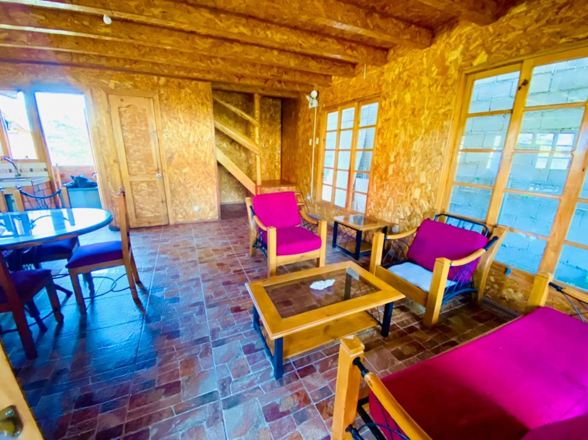 Sala con ventanales